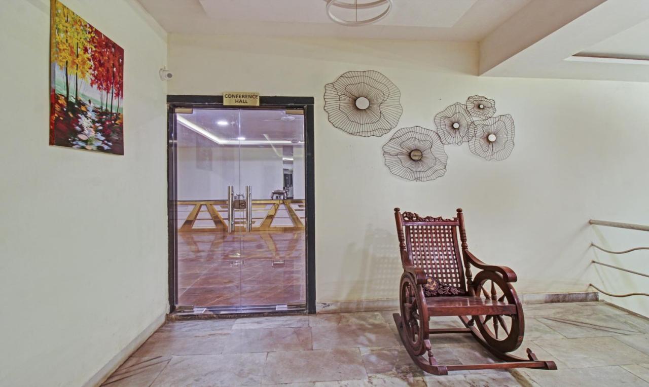 Treebo The Boss Hotel Rāipur Exterior foto